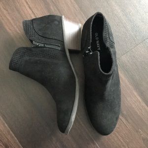 BLACK BOOTIES